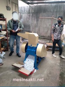 Serah terima mesin dengan konsumen | Mesin penghancur kertas