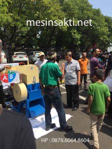 ikut pameran mesin