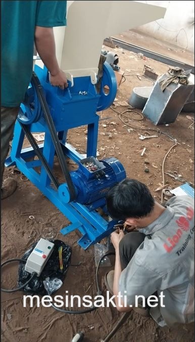 Mesin penghancur karton
